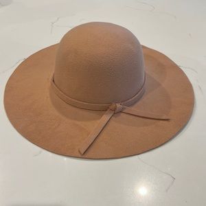 Flowy hat tan